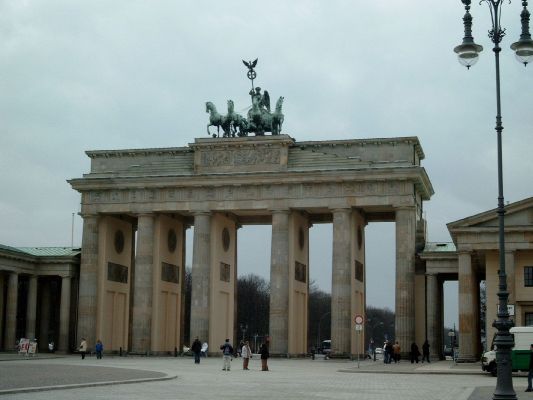 Klicken für Bild in voller Grösse
 ============== 
Brandenburger Tor (testbild!)
Das Brandenburger Tor in Berlin.
Aufgenommen mit einer Rollei d41 com.
